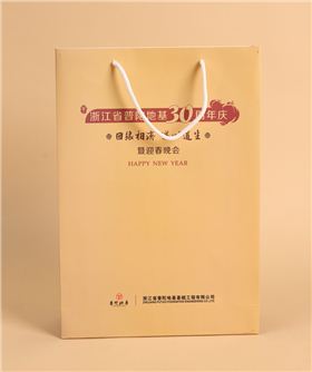 曲光包装