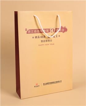 曲光包装